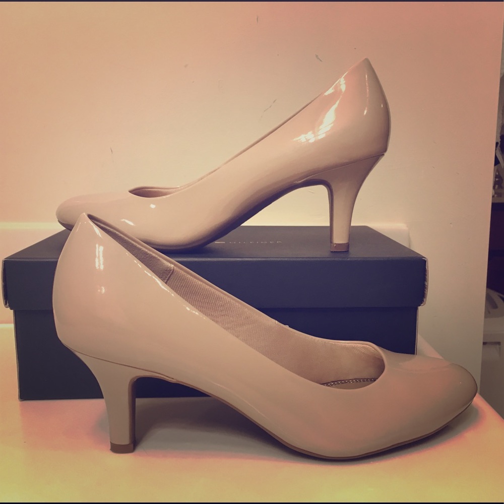 Nude pumps, comfortable, low heel